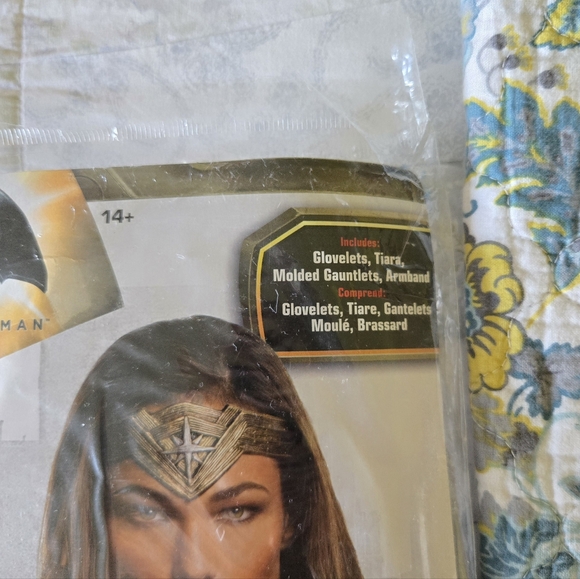 Wonder Woman 1984 Costume with wig & Accessories, Adult - Picture 9 of 13